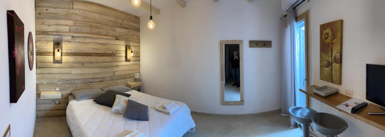Iknos Guest House Olbia Exterior foto